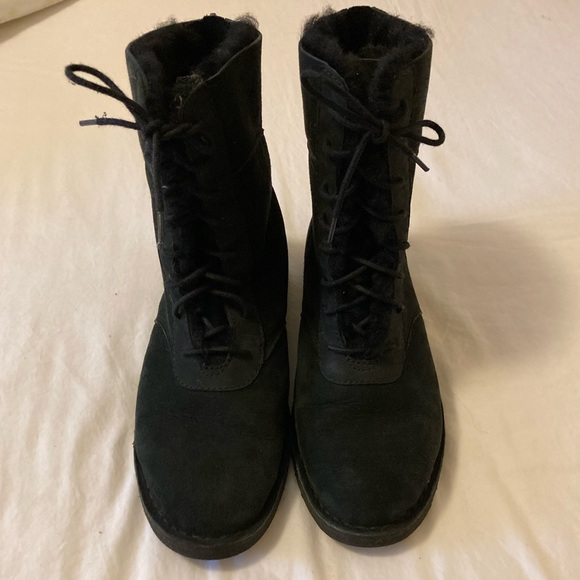 UGG Women’s Daney (1017507) Black Round Toe Lace-Up Ankle Snow Boots Size US 8 - Picture 2 of 6